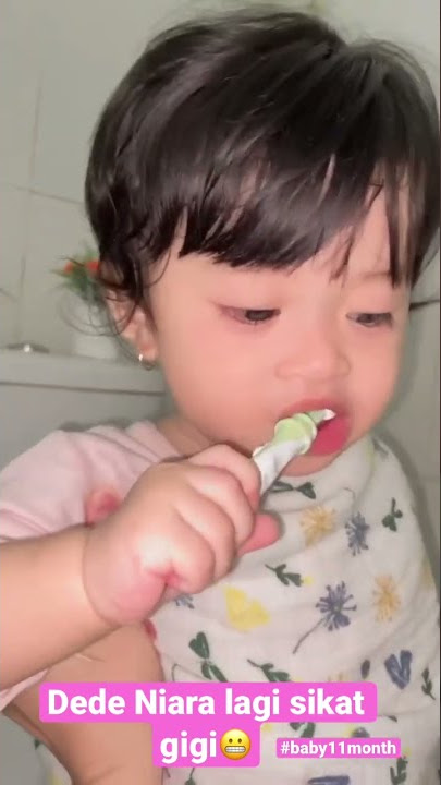 Bayi 11 bulan udah bisa sikat gigi sendiri😬😍 #niaralukmana