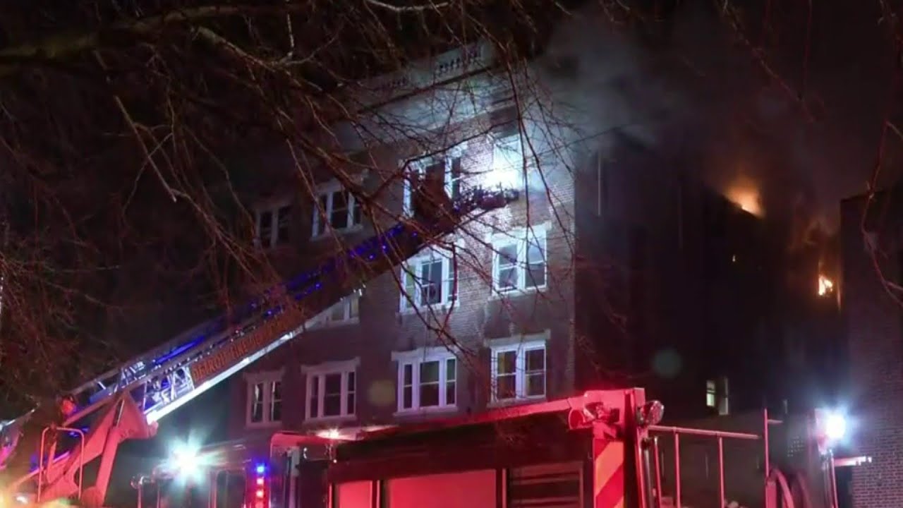 Fire breaks out in Midtown apartment - YouTube