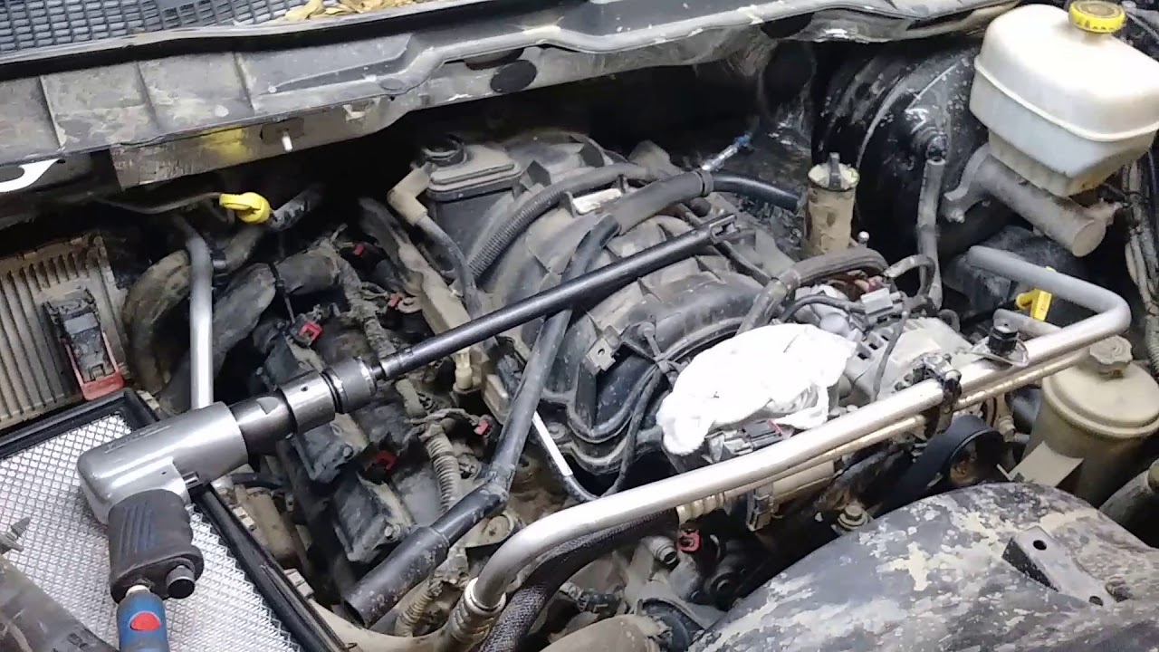 How to remove fan clutch on 2014 dodge ram 5.7 hemi - YouTube