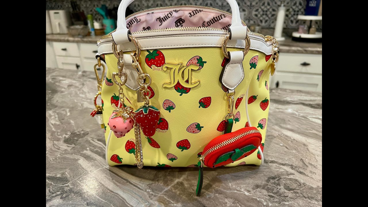 What’s in my Juicy Couture Sweet N Juicy Tote Bag.🍓🍓🍓