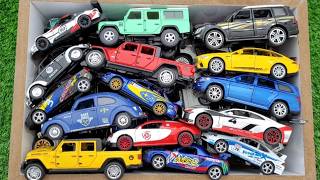 Box full off Diecast model cars, Jeep Gladiator, Bugatti vayron, volkswagen Beetle, benze GL500