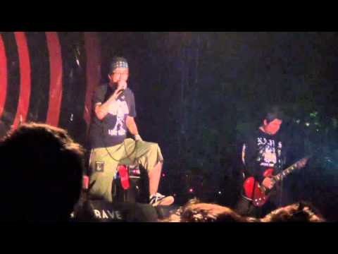 SERINGAI ALKOHOL LIRIK