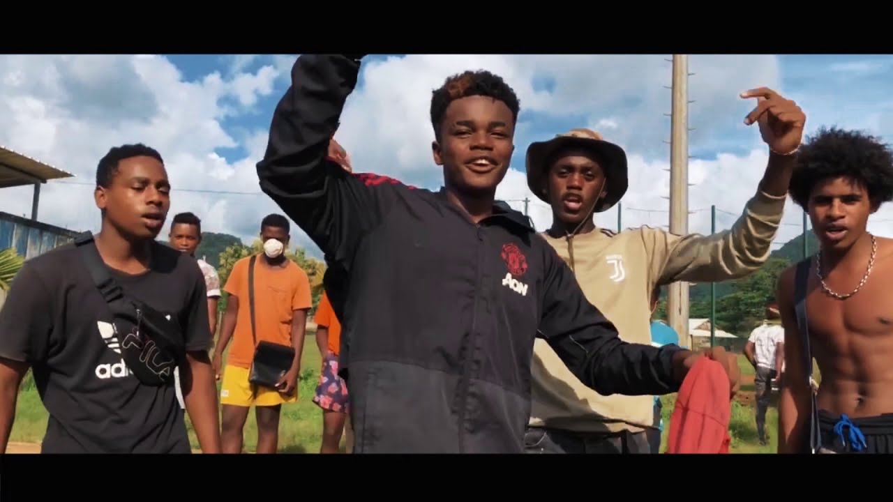 Akiio - DAMOU ROUGE #1 Feat. Pinokio, Daxer, Bensisko, Elka, Hugo, Wsh pelo, BENØ, Didjo, Saïdo