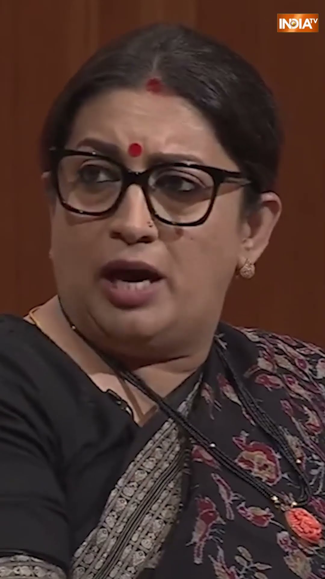 #rajatsharma के सामने #aapkiadalat में #smritiirani ने #rahulgandhi को दिया करारा जवाब #indiatv