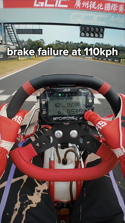 BRAKE FAILURE INTO TURN 1 #karting #gokart #racing #cars
