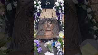 asi se encuentra la tumba de selena Quintanilla  hoy en dia.#farandula #chisme#escandalo #famosos