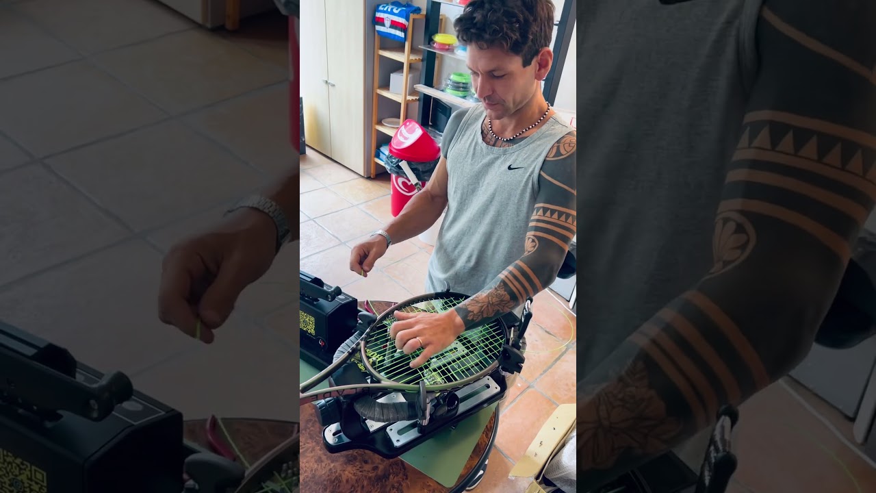 Wilson blade v8 98/305g string genesis hexonic 2.0 calibro 1,28 tensione 23m 23c 