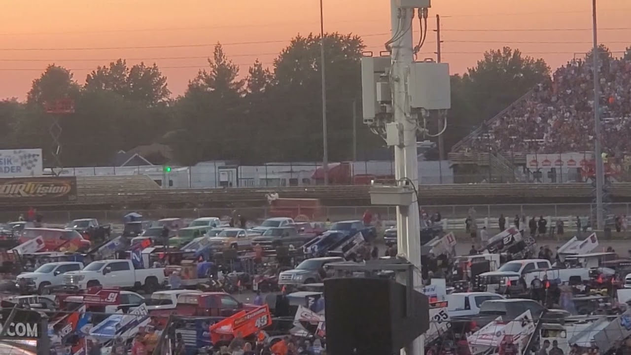 the world famous budweiser Clydesdales at the knoxville nationals