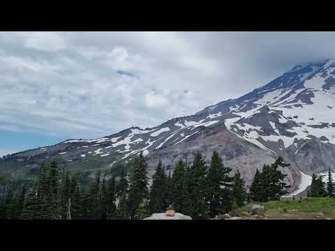 The majestic mount Rainier (national park)