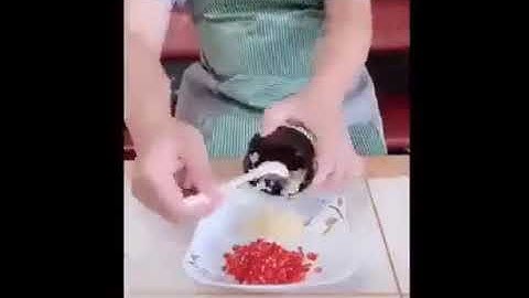 Dụng cụ dập tỏi ớt hành tiện lợi