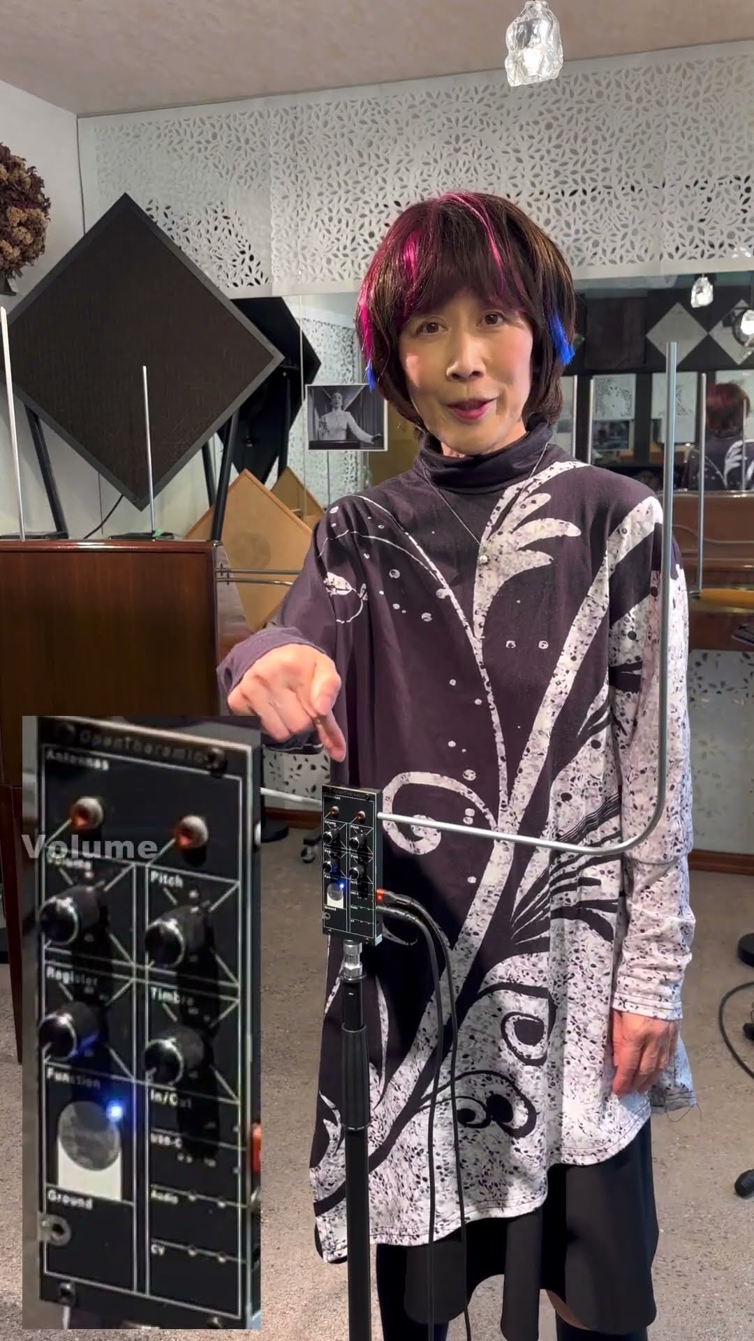 OPEN THEREMIN お弾き初め - YouTube