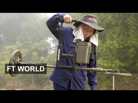 Women clearing Laos of cluster-bombs