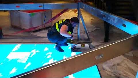 Interactif LED floor game installation