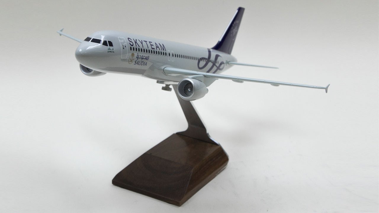 1/100 scale PacMin Airbus A320 Saudia Desktop Model in SkyTeam