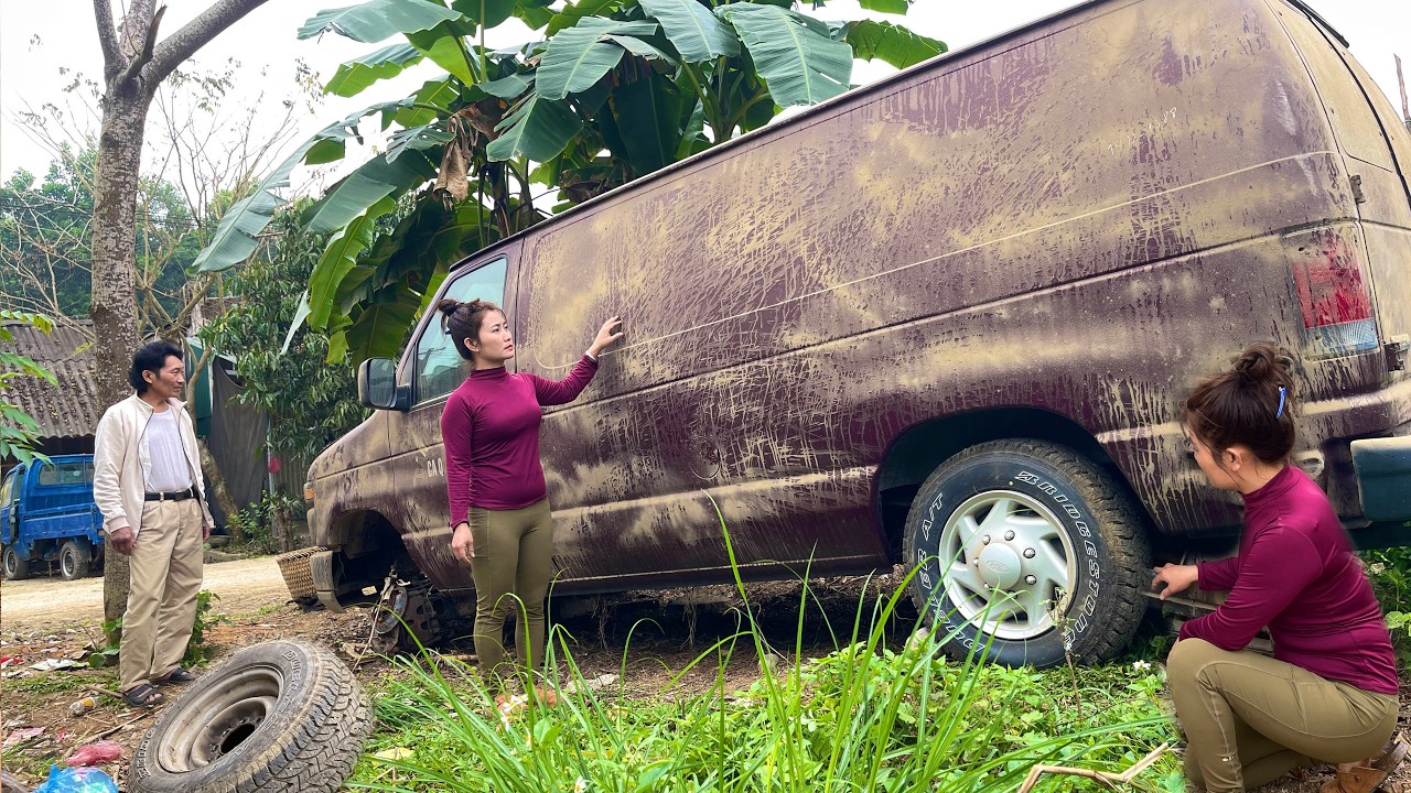 A female mechanic repairs and restores a police car that has been broken down for a long time.