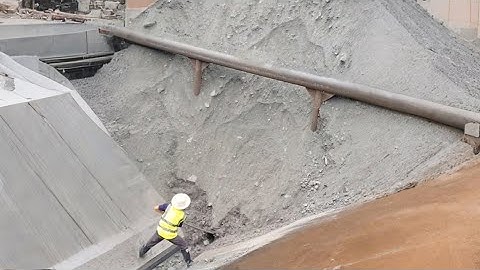 Barge unloading 2300 tons of cobblestones and ore - Vlog of work on barge