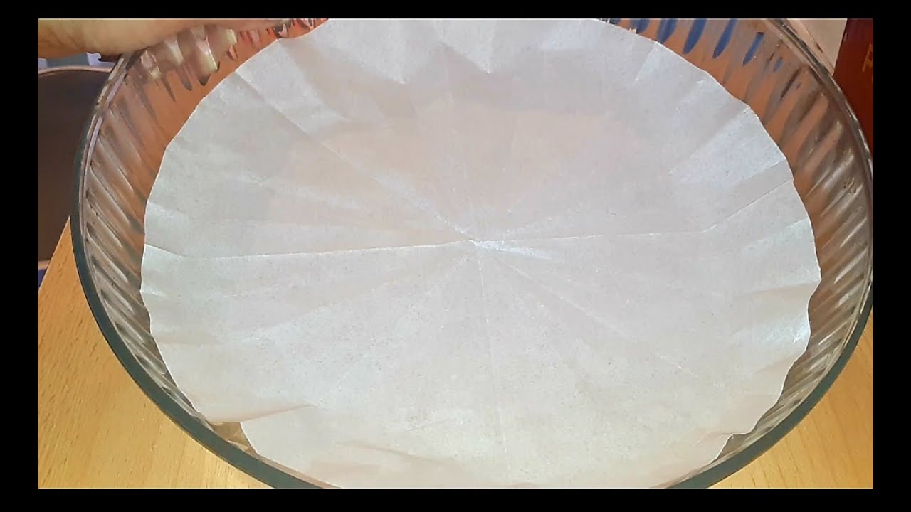 Astuce pour couper du papier sulfurisé en cercle pour un moule ou une poêle  - Astuce Bridélice