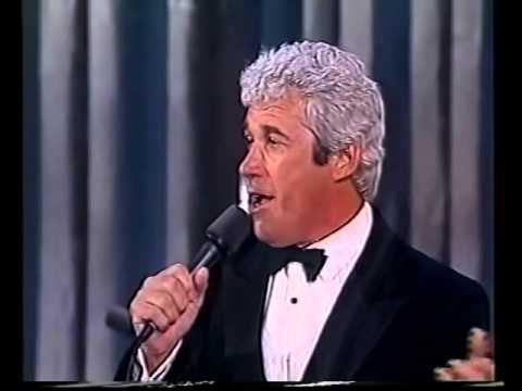 CHICO NOVARRO, DANY MARTIN, DANIEL RIOLOBOS y ROBERTO YANES Los ejes de mi carreta
