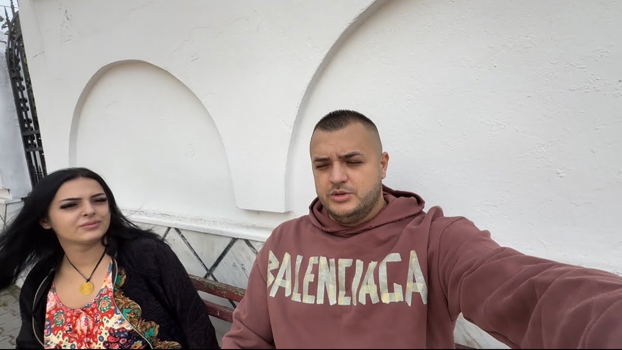 Am ieșit cu Miha la poartă! N-am mâncat astăzi adidasi!