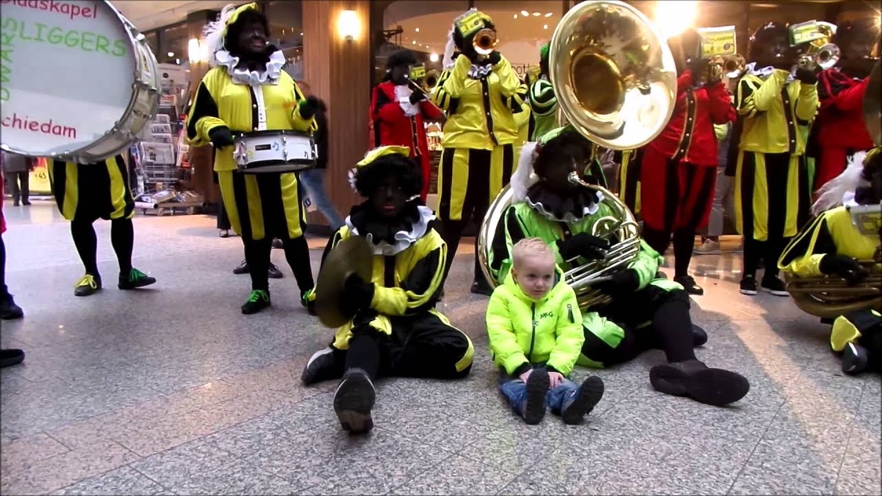 De Dwarsliggers in de Emmapassage te  Tilburg