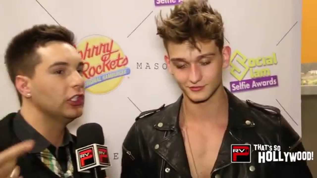 Teen Wolf's Cody Saintgnue - Selfies | Ariana Grande or Rihanna | Wrestles Panderz!