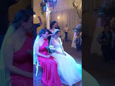 Video: Ce Se Obișnuiește Să Ofere Pentru O Nuntă Din Fontă