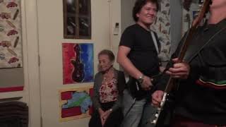 Bruno Mars Family just having a fun jam session😊