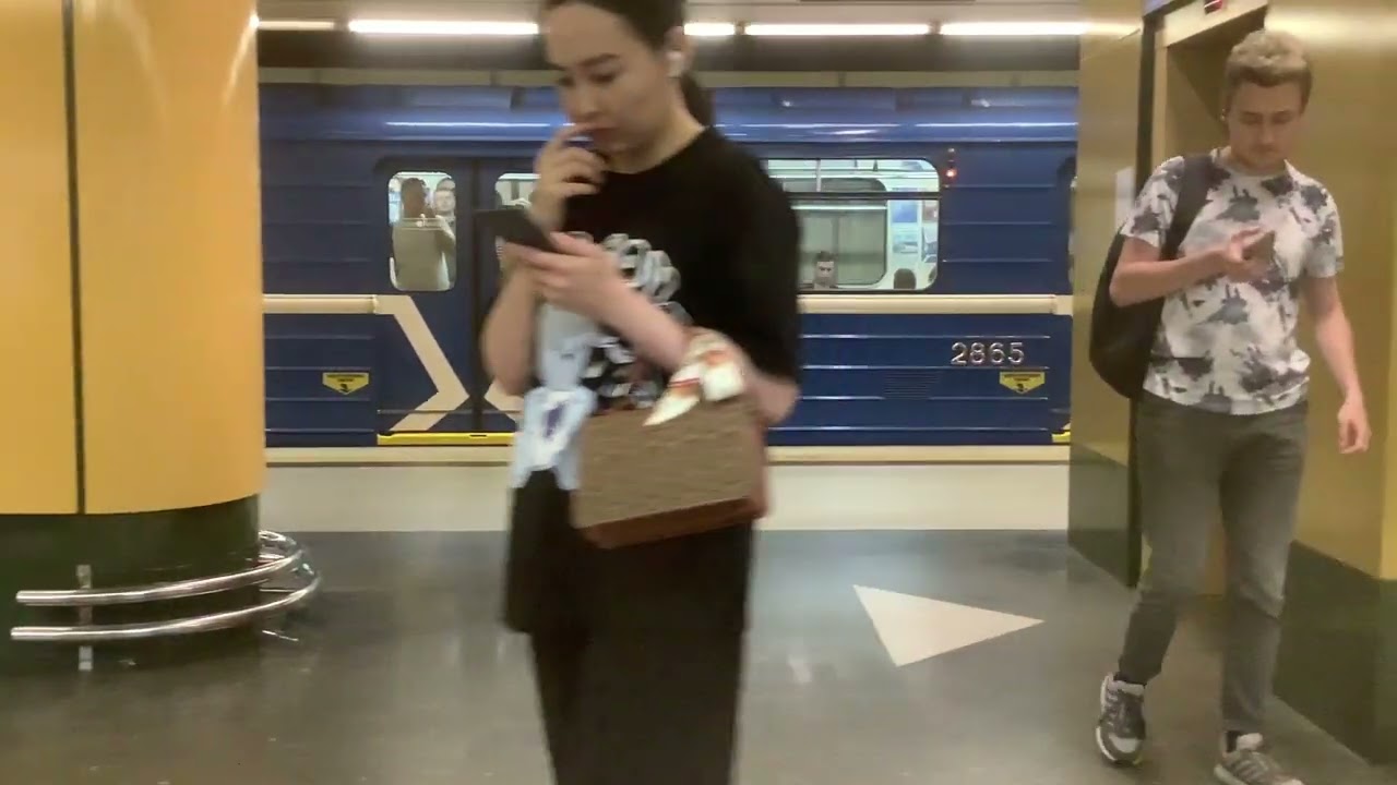 Поездка по Московской линии от Малиновки до Уручья.