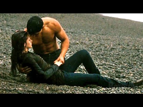Jacob salva a Bella de ahogarse | Crepúsculo, la saga: Luna nueva | Clip en Español