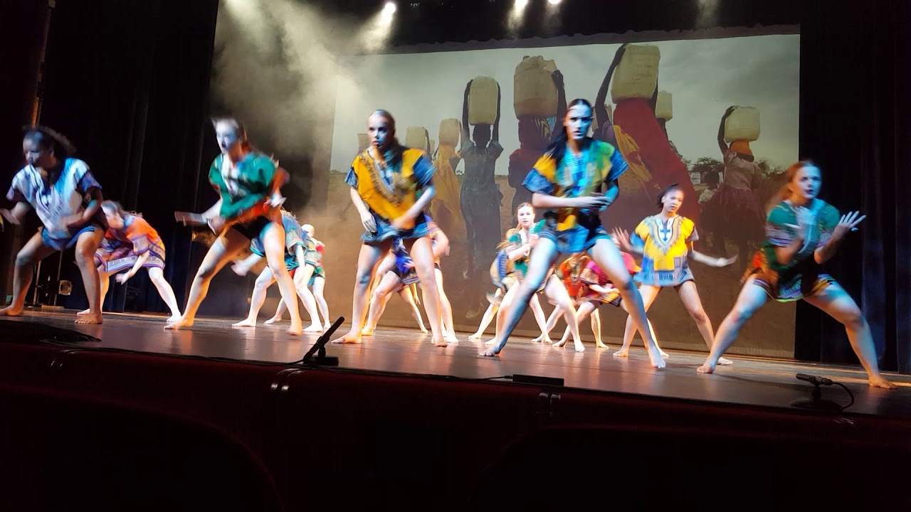 Afro dans van Anouk Muijzert Albeda dans college R'dam 2018