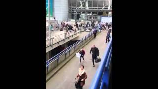 Primeras imágenes del aeropuerto de #Zaventem en #Bruselas tras registrarse dos explosiones