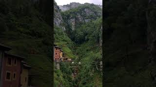 Cascada de Aguasaliu en Desfiladero de los Beyos - Parque Natural de Ponga, Asturias 🇪🇸 #travel
