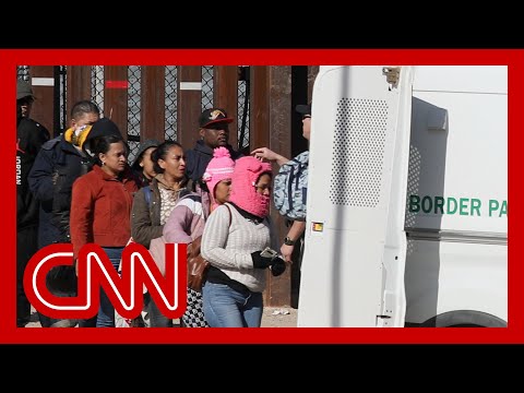 Should Biden or Congress be blamed for immigration crisis? CNN panel debates