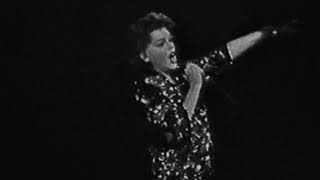 Watch Judy Garland Its Yourself video