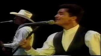 Show Leandro & Leonardo - Pense em Mim - Leandro & Leonardo Ao Vivo em Goiânia em 1995 Show Leandro & Leonardo - Pense em Mim - Leandro & Leonardo Ao Vivo em Goiânia em 1995