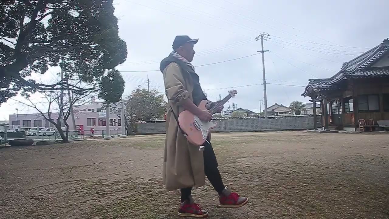 MVI 5382 プゥ～～～!&ヒマな有閑 ﾚﾝｱｲｿﾝｸﾞｽﾊﾞｯｶﾔﾅ??　な、ﾍﾎﾞギター まっさん@2026-02-25 in 柳神社　『家で弾くな!うるさい!』