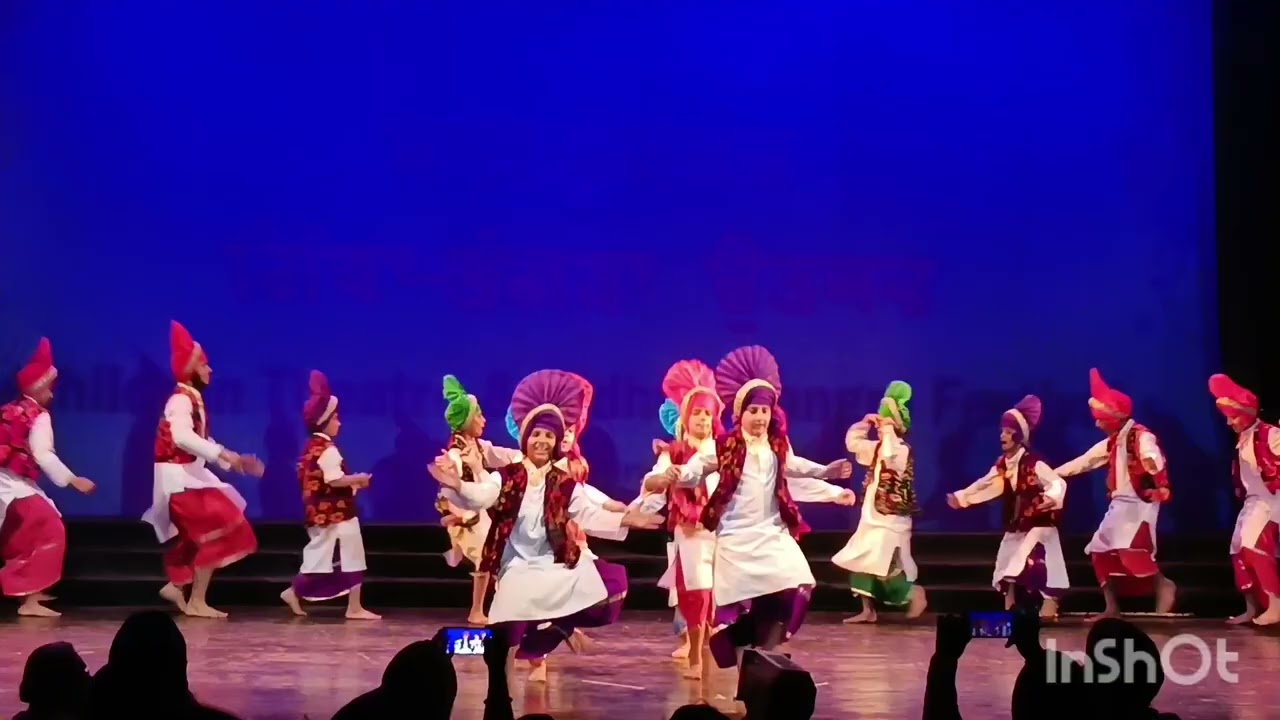 Chardikala loknaach Academy....Bhangra performance at Shri Ram Threatre... Punjabi Academy Delhi