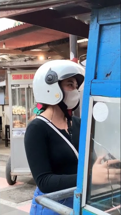 Video Mentahan halu jajan bareng cewe cantik, buat story wa manasin mantan prank temen.
