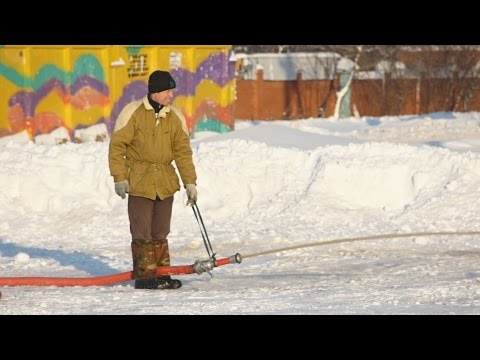 Video: Jak Zaplnit Kluziště Na Dvoře