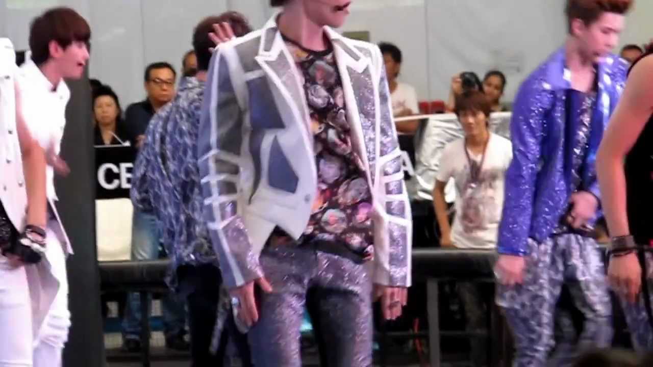 [FANCAM]280712 EXO-MAMA Mini Live in Thailand @Siam Discovery