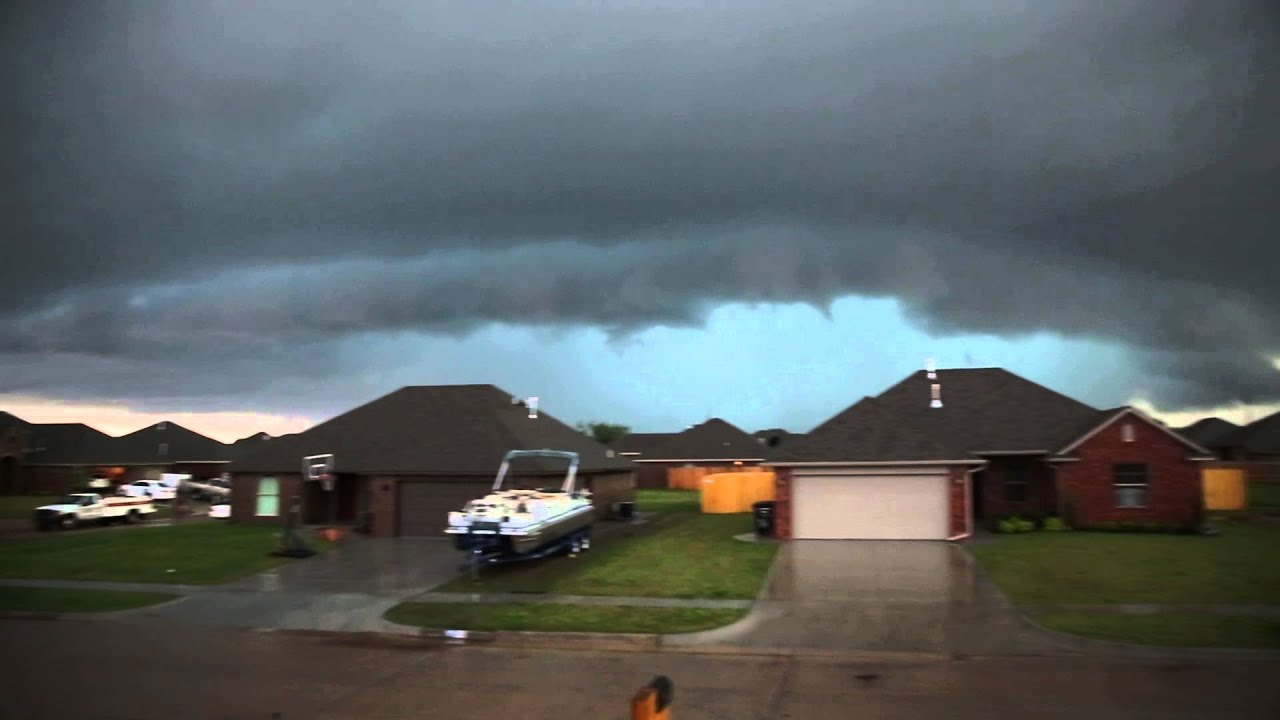 Supercell wall cloud in moore oklahoma - YouTube