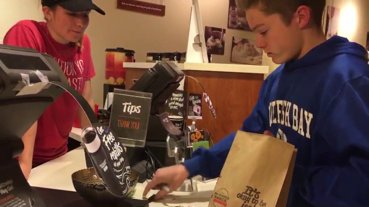 MAGICIAN MAKES CARD APPEAR IN BAGEL!! YouTube