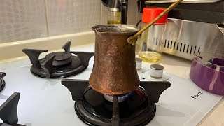 Как варить кофе в турке. Турчанка готовит Турецкий кофе Mehmet Efendi