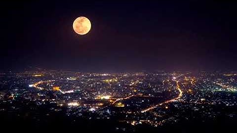 ( إن الله وملائكته يصلون على النبي ) بصوت القارئ محمد اللحيدان