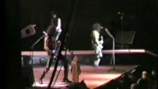KISS - Gimme More / Vinnie Vincent Guitar Solo - Essen 1983 - Lick It Up World Tour