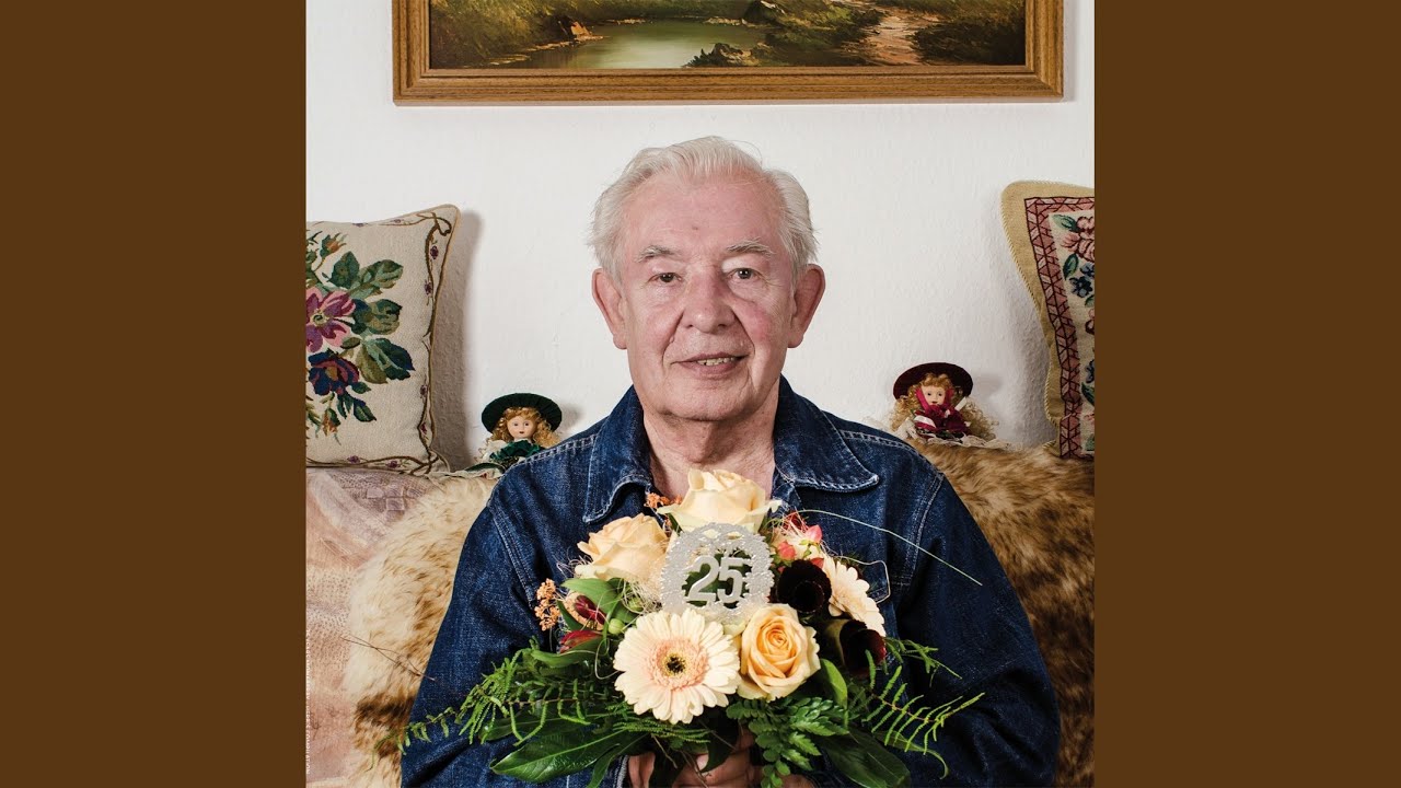 Flying Mona adlı videoyu YouTube'da izle Flying Mona adlı videoyu YouTube'da izle