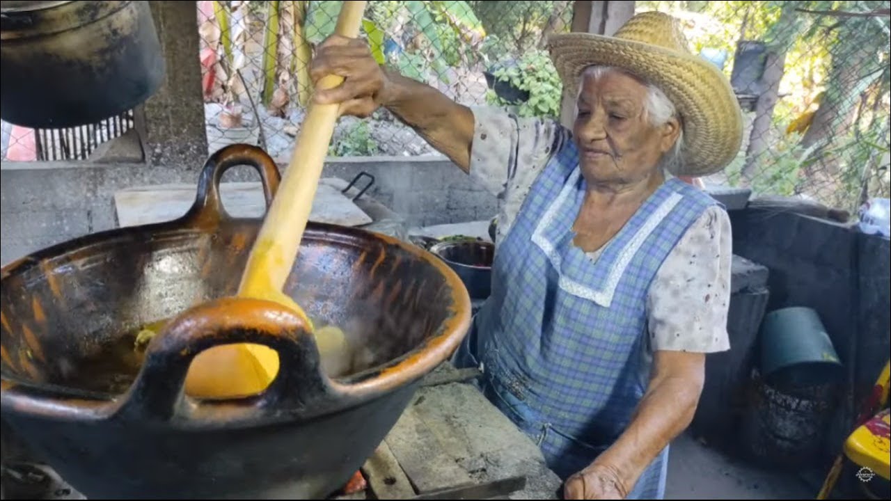 En nuestra segunda visita a Genaro(Roga) , Tía Josefina nos sorprendió con un CHILECALDO 😮