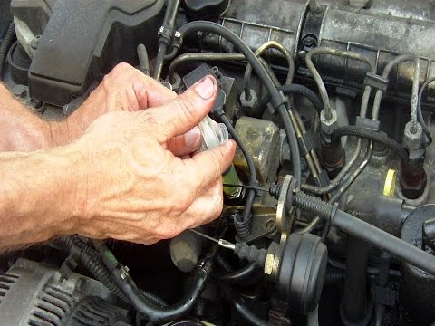 Video: 3 Möglichkeiten, Sprühfarbe von einem Auto zu entfernen