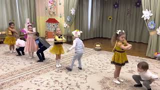 Танец «Топни , ножка моя», в исполнении детей средней группы на утреннике  «8 Марта».