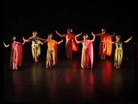ระบำต้นวรเชษฐ์ Rabam Ton Worachet บรรเลงระนาดทุ้มประกอบรำที่Bloomsbury Theatre,London,25-28 Jul 2001